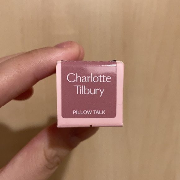 Charlotte Tilbury Liquid Eyeliner, Pillow Talk Lipstick, Eyes to Mesmerize - Picture 2 of 4